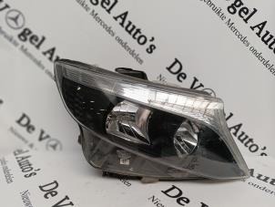 Gebruikte Koplamp rechts Mercedes Vito (447.6) 2.2 116 CDI 16V Prijs € 175,45 Inclusief btw aangeboden door De Vogel Auto's B.V.