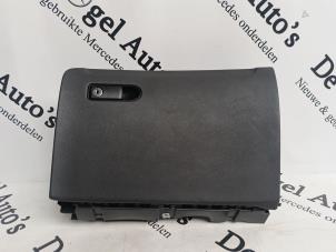 Gebruikte Dashboardkastje Mercedes GLC (X253) 2.0 300 16V 4-Matic Prijs € 45,00 Margeregeling aangeboden door De Vogel Auto's B.V.