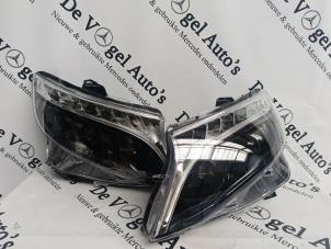 Nieuwe Koplampset links + rechts Mercedes V (447.8) 2.0 250d 16V 4-Matic Prijs € 1.058,75 Inclusief btw aangeboden door De Vogel Auto's B.V.