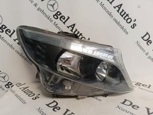 Gebruikte Koplamp rechts Mercedes Vito (447.6) 2.2 116 CDI 16V Prijs € 168,19 Inclusief btw aangeboden door De Vogel Auto's B.V.