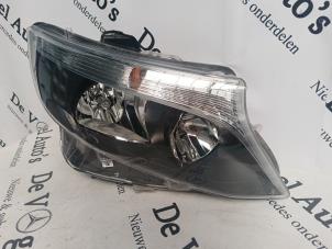 Gebruikte Koplamp rechts Mercedes Vito (447.6) 2.2 116 CDI 16V Prijs € 172,43 Inclusief btw aangeboden door De Vogel Auto's B.V.