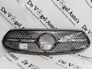 Gebruikte Grille Mercedes GLC (X254) 2.0 300 16V Prijs € 332,75 Inclusief btw aangeboden door De Vogel Auto's B.V.