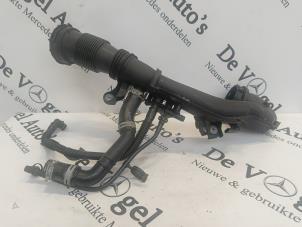 Gebruikte Luchtinlaat slang Mercedes A (177.0) 2.0 A-35 AMG Turbo 16V 4Matic Prijs € 95,00 Margeregeling aangeboden door De Vogel Auto's B.V.