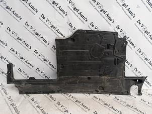 Gebruikte Bodem beschermplaat Mercedes Vito (447.6) 1.7 114 CDI 16V Prijs € 181,50 Inclusief btw aangeboden door De Vogel Auto's B.V.