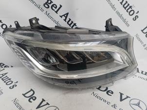 Gebruikte Koplamp rechts Mercedes Sprinter 3,5t (907.6/910.6) 319 CDI 3.0 V6 24V RWD Prijs € 919,00 Inclusief btw aangeboden door De Vogel Auto's B.V.