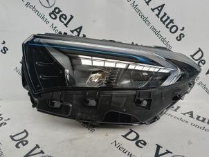 Gebruikte Koplamp links Mercedes EQB 250 67 kWh Prijs € 816,75 Inclusief btw aangeboden door De Vogel Auto's B.V.