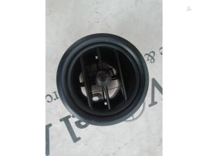 Gebruikte Luchtrooster Dashboard Mercedes Vito (447.6) 2.0 116 CDI 16V Prijs € 12,50 Margeregeling aangeboden door De Vogel Auto's B.V.