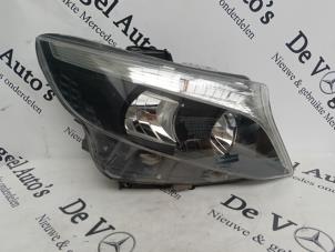 Gebruikte Rechter Koplamp Mercedes Vito (447.6) 2.2 116 CDI 16V Prijs € 169,40 Inclusief btw aangeboden door De Vogel Auto's B.V.