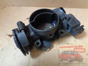 Gebruikte Gasklephuis Peugeot 206 (2A/C/H/J/S) 1.4 XR,XS,XT,Gentry Prijs € 32,00 Margeregeling aangeboden door Autorecycling Chino B.V.