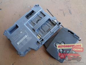 Gebruikte Kaartlezer (slot) Renault Clio IV (5R) 1.5 Energy dCi 90 FAP Prijs € 45,00 Margeregeling aangeboden door Autorecycling Chino B.V.