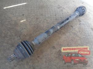 Gebruikte Aandrijfas rechts-voor Volkswagen Touran (1T1/T2) 1.6 FSI 16V Prijs € 45,00 Margeregeling aangeboden door Autorecycling Chino B.V.