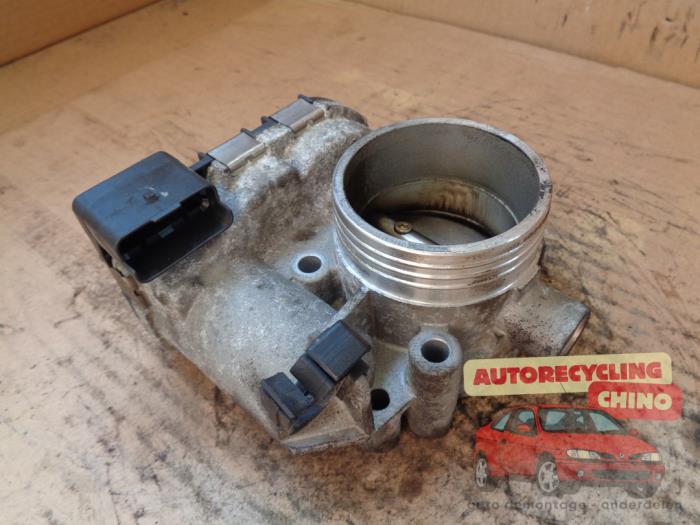 Gebruikte Gasklephuis Peugeot 307 (3A/C/D) 1.6 16V Prijs € 27,00 Margeregeling aangeboden door Autorecycling Chino B.V.