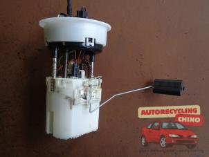 Gebruikte Benzinepomp Ford Fiesta 6 (JA8) 1.25 16V Prijs € 45,00 Margeregeling aangeboden door Autorecycling Chino B.V.