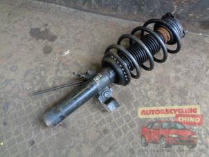 Gebruikte Mac Phersonpoot links-voor Ford Mondeo III 2.2 TDCi 16V Prijs € 45,00 Margeregeling aangeboden door Autorecycling Chino B.V.