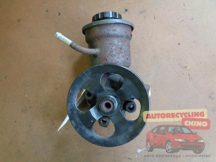 Gebruikte Pomp Servo Toyota Yaris (P1) 1.0 16V VVT-i Prijs € 31,00 Margeregeling aangeboden door Autorecycling Chino B.V.