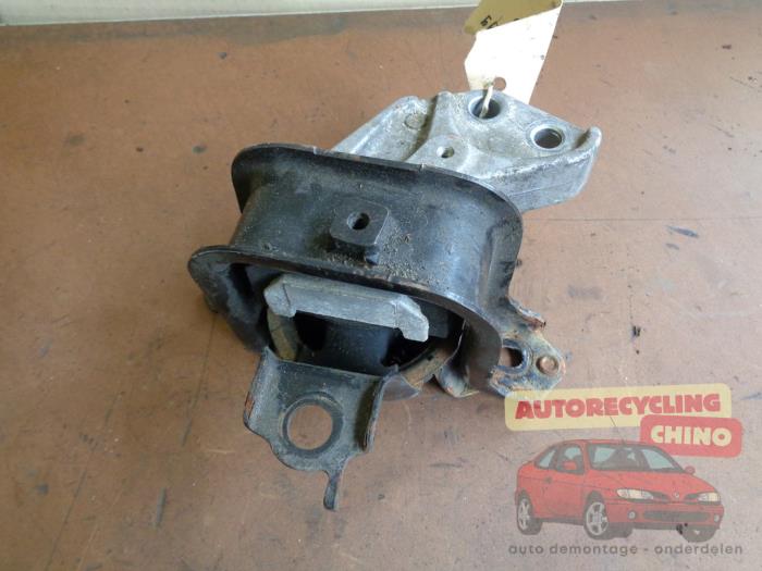 Gebruikte Motorrubber Toyota Yaris (P1) 1.0 16V VVT-i Prijs € 19,00 Margeregeling aangeboden door Autorecycling Chino B.V.