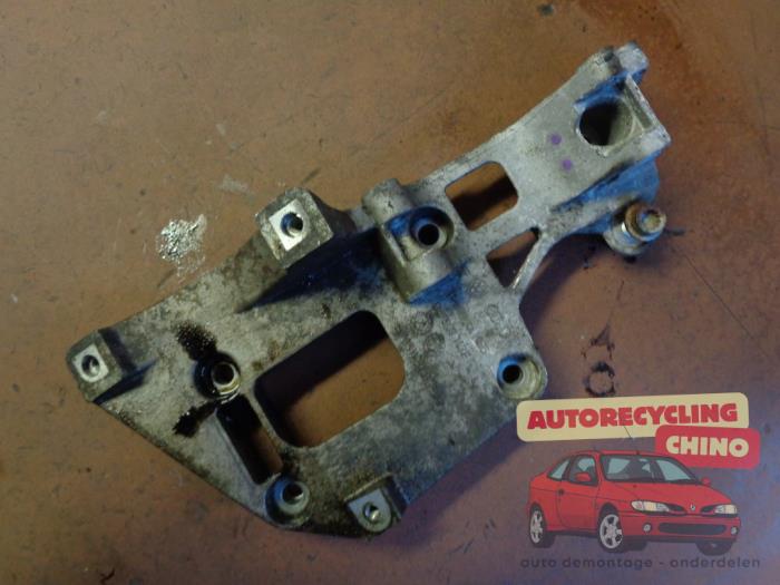 Gebruikte Dynamosteun onder Seat Leon (1P1) 1.6 Prijs € 35,00 Margeregeling aangeboden door Autorecycling Chino B.V.