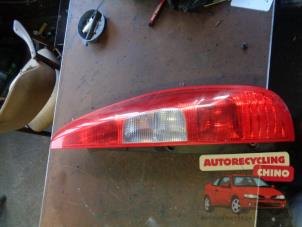 Gebruikte Achterlicht rechts Mitsubishi Colt (Z2/Z3) Prijs € 36,00 Margeregeling aangeboden door Autorecycling Chino B.V.