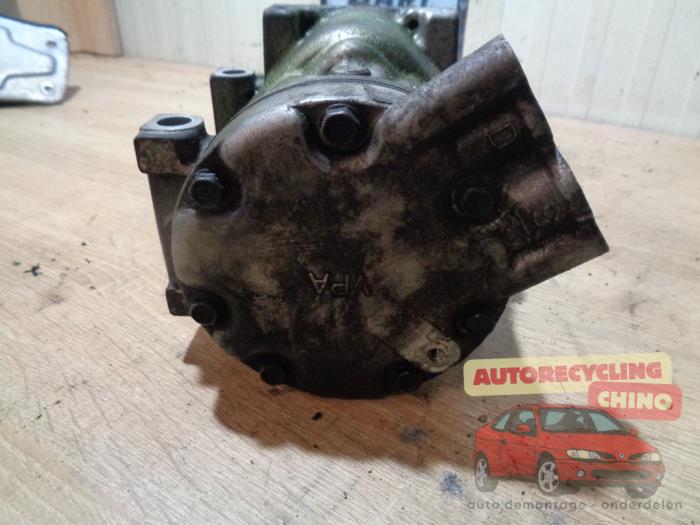 Aircopomp van een Renault Twingo (C06) 1.2 1999