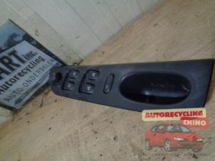 Gebruikte Ruit schakelaar elektrisch Renault Espace (JE) 3.0 V6 24V Grand Espace Prijs € 36,00 Margeregeling aangeboden door Autorecycling Chino B.V.