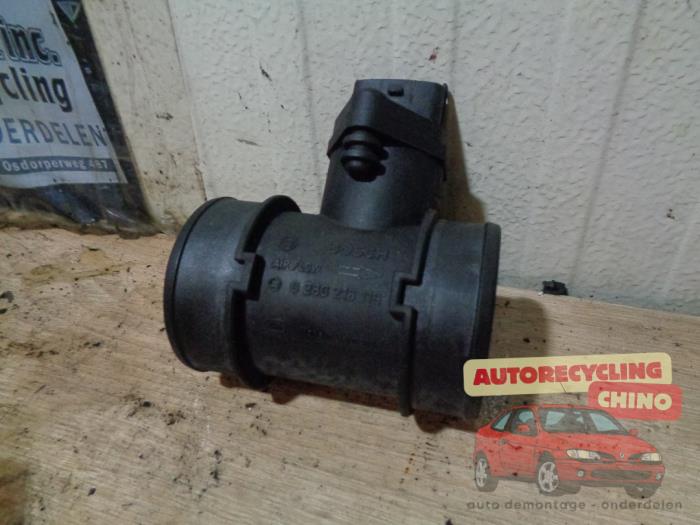 Gebruikte Luchtmassameter Opel Astra H (L48) 1.4 16V Twinport Prijs € 23,00 Margeregeling aangeboden door Autorecycling Chino B.V.
