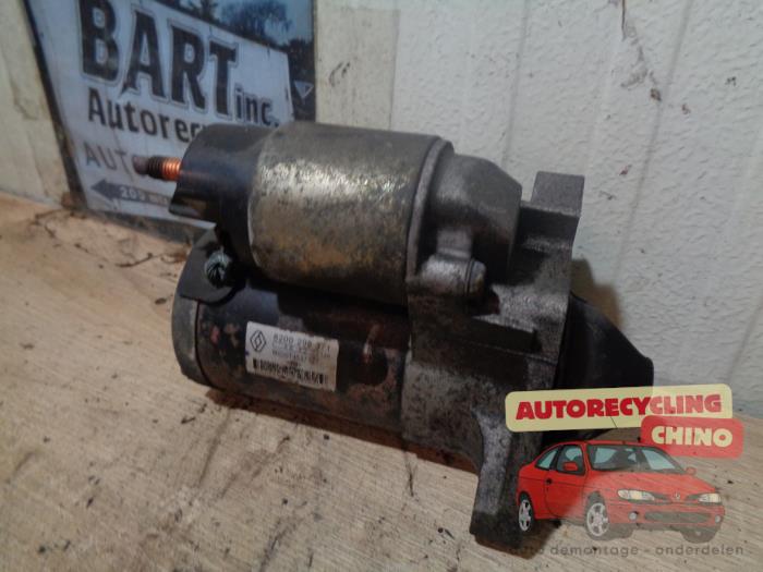 Gebruikte Startmotor Renault Clio III (BR/CR) 1.6 16V Prijs € 27,00 Margeregeling aangeboden door Autorecycling Chino B.V.