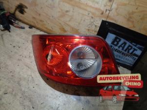 Gebruikte Achterlicht links Renault Megane II CC (EM) 1.6 16V Prijs € 45,00 Margeregeling aangeboden door Autorecycling Chino B.V.
