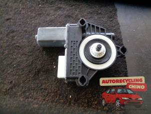 Gebruikte Motor electrisch raam BMW 1 serie (F40) 118i 1.5 TwinPower 12V Prijs € 45,00 Margeregeling aangeboden door Autorecycling Chino B.V.