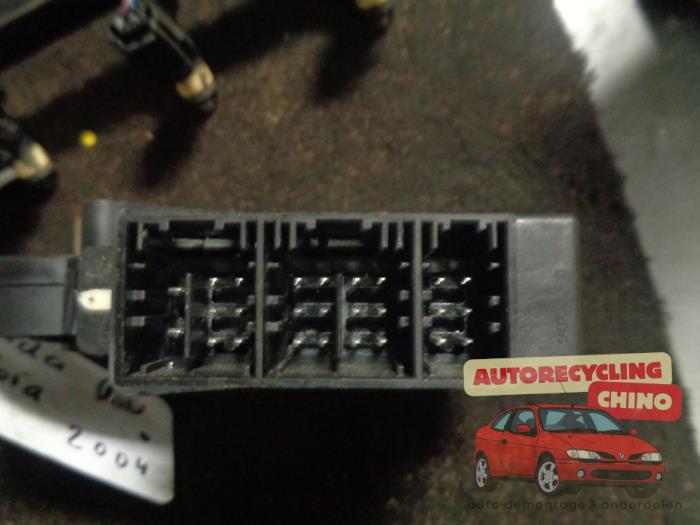 Raammotor Portier van een Skoda Fabia (6Y2) 1.2 HTP 2004