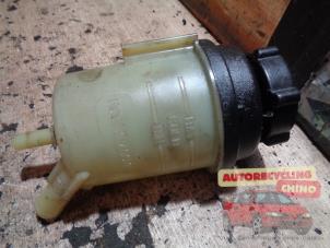 Gebruikte Servo Oliereservoir Ford Mondeo IV Wagon 1.8 TDCi 125 16V Prijs € 14,00 Margeregeling aangeboden door Autorecycling Chino B.V.
