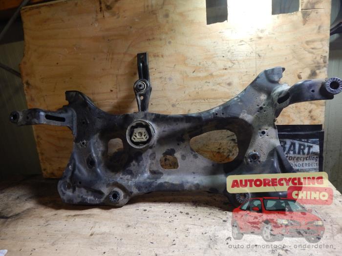 Gebruikte Subframe Volkswagen Golf VII (AUA) 1.2 TSI 16V Prijs € 76,00 Margeregeling aangeboden door Autorecycling Chino B.V.
