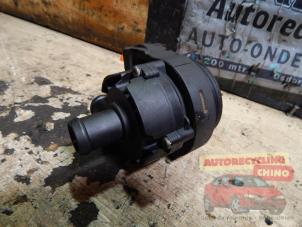 Gebruikte Extra waterpomp Audi Q3 (8UB/8UG) 2.0 TDI 16V 150 Quattro Prijs € 22,00 Margeregeling aangeboden door Autorecycling Chino B.V.