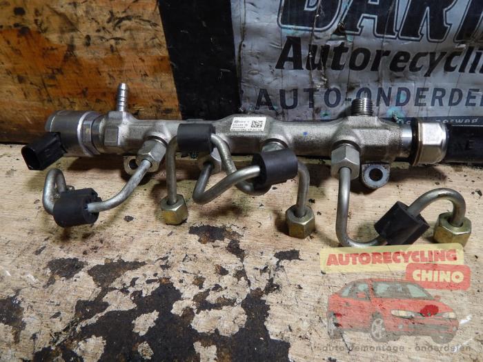 Gebruikte Injector brug Audi Q3 (8UB/8UG) 2.0 TDI 16V 150 Quattro Prijs € 58,00 Margeregeling aangeboden door Autorecycling Chino B.V.
