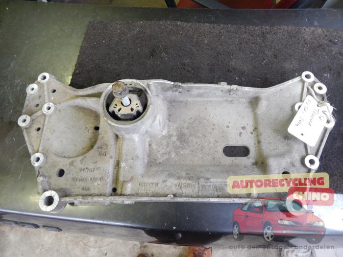Gebruikte Subframe Volkswagen Touran (1T3) 1.6 TDI 16V Bluemotion Technology Prijs € 38,00 Margeregeling aangeboden door Autorecycling Chino B.V.