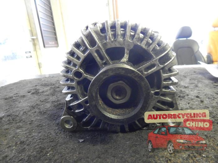 Gebruikte Dynamo Peugeot 206 (2A/C/H/J/S) 1.4 HDi Prijs € 27,00 Margeregeling aangeboden door Autorecycling Chino B.V.