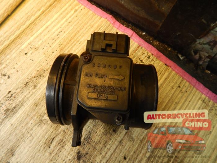 Gebruikte Luchtmassameter Ford Focus 1 1.8 16V Prijs € 15,00 Margeregeling aangeboden door Autorecycling Chino B.V.
