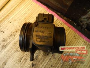 Gebruikte Luchtmassameter Ford Focus 1 1.8 16V Prijs € 15,00 Margeregeling aangeboden door Autorecycling Chino B.V.