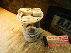 Gebruikte Benzinepomp Renault Clio II (BB/CB) 1.2 16V Prijs € 30,00 Margeregeling aangeboden door Autorecycling Chino B.V.