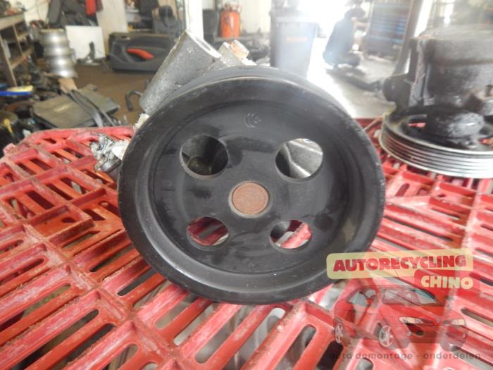 Gebruikte Servopomp Ford Fiesta 5 (JD/JH) 1.3 Prijs € 25,00 Margeregeling aangeboden door Autorecycling Chino B.V.