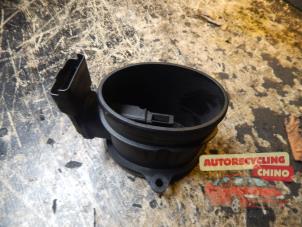 Gebruikte Luchtmassameter Peugeot Partner Tepee (7A/B/C/D/E/F/G/J/P/S) 1.6 HDI 75 16V Phase 1 Prijs € 20,00 Margeregeling aangeboden door Autorecycling Chino B.V.