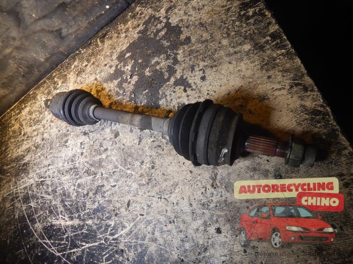 Gebruikte Aandrijfas links-voor Fiat Punto I (176) 55 1.1 Prijs € 25,00 Margeregeling aangeboden door Autorecycling Chino B.V.