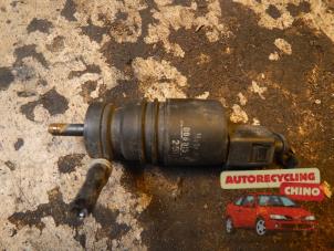 Gebruikte Ruitensproeierpomp voor Mercedes C (W202) 2.0 C-200 CGI 16V Prijs € 10,00 Margeregeling aangeboden door Autorecycling Chino B.V.