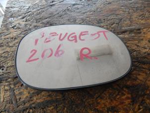 Gebruikte Spiegelglas rechts Peugeot 206 (2A/C/H/J/S) 1.1 XN,XR Prijs € 10,00 Margeregeling aangeboden door Autorecycling Bart
