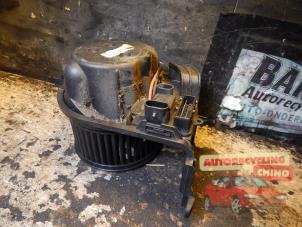 Gebruikte Kachel Ventilatiemotor Renault Clio II (BB/CB) 1.4 16V Prijs € 35,00 Margeregeling aangeboden door Autorecycling Chino B.V.