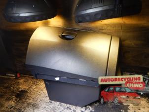 Gebruikte Dashboard klep Renault Clio III (BR/CR) 1.5 dCi FAP Prijs € 25,00 Margeregeling aangeboden door Autorecycling Chino B.V.