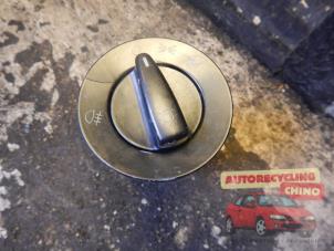 Gebruikte Licht Schakelaar Volkswagen Polo III (6N2) 1.4 16V 75 Prijs € 20,00 Margeregeling aangeboden door Autorecycling Chino B.V.