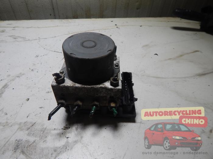 ABS Pomp van een Renault Twingo (C06) 1.2 16V 2007