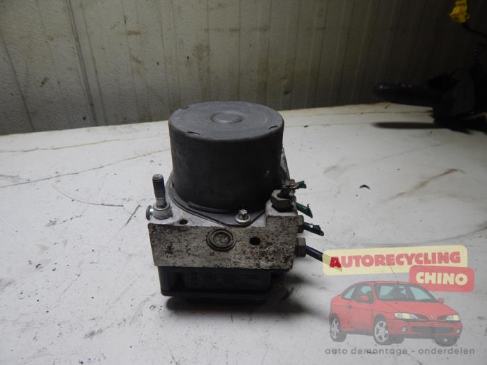 ABS Pomp van een Renault Twingo (C06) 1.2 16V 2007