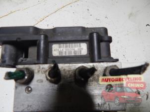 ABS Pomp van een Renault Twingo (C06) 1.2 16V 2007