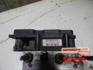 ABS Pomp van een Renault Twingo (C06) 1.2 16V 2007